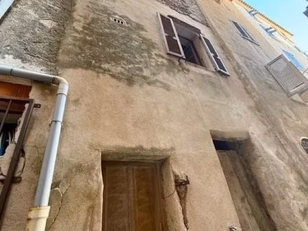 immeuble en ruine dans la citadelle de bonifacio