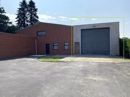 loods (137m²) met terrein (546m²) te huur te meulebeke