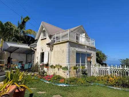 vente maison 4 pièces 115 m² à les avirons (97425)  370 000 €