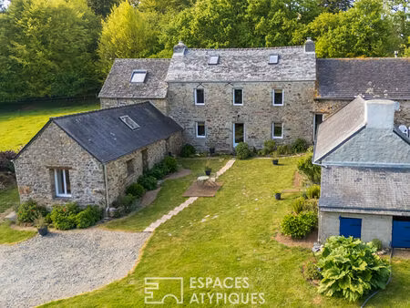 corps de ferme authentique avec piscine dans son cadre champêtre