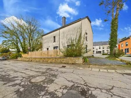 jolie maison 4 façades  4 chambres au coeur d'etalle