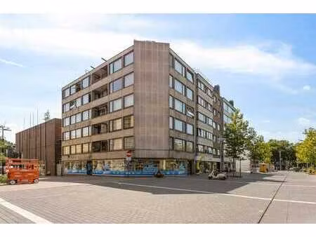 gerenoveerd appartement met 2 slaapkamers in het centrum ...