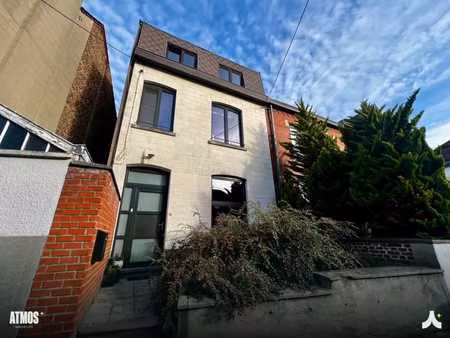 belle maison 3 façades de 237m2 :