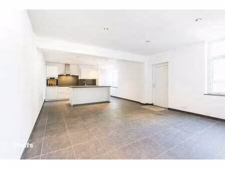 maison récemment rénovée avec jardin et emplac. de parking !