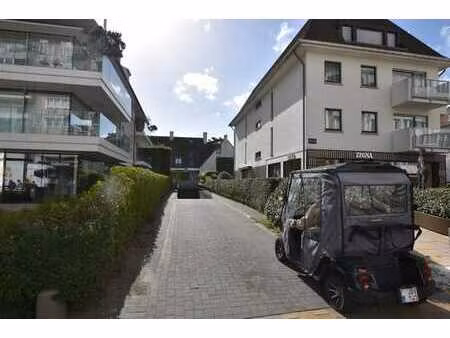 emplacement de garage situé au centre  à proximité de la pl