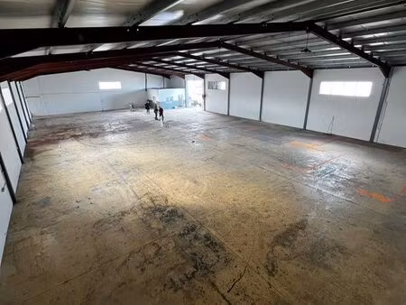 local commercial / hangar /