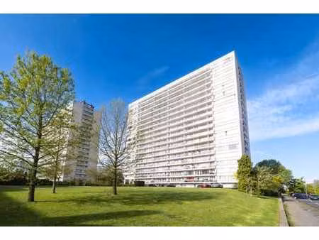 spacieux appartement 3 chambres de ± 102m²