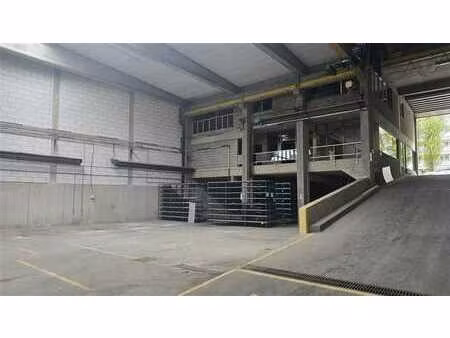 opportunité unique : grand atelier/entrepôt (1050 m²) avec e