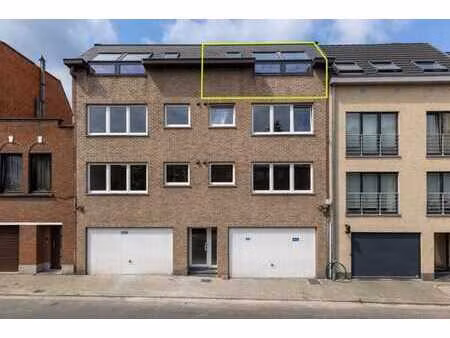 appartement rénové avec 2 chambres et terrasse