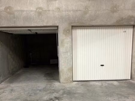à vendre – box garage sécurisé de 14 m² – rare à la vente – prévessin-moëns