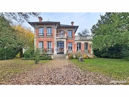 maison 7 pièces 210 m²