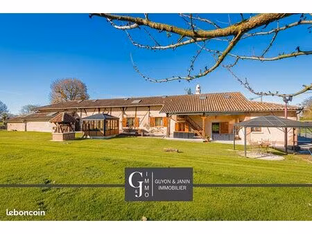 maison 11 pièces 317 m²