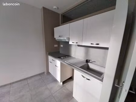 appartement de type 2  28 quai d'aubary 63320 champeix