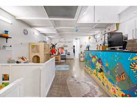 rez-de-chaussée commercial avec espace extérieur