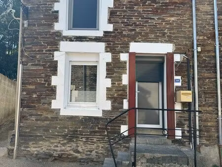 maison avec extérieur de 150 m² environ