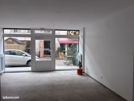 local commercial à louer centre ville 40m²