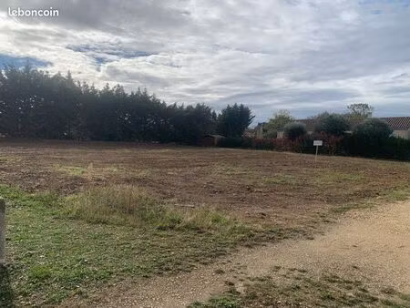 terrain viabilisé avec boîtier edf eau fibre optique 11320 les casses