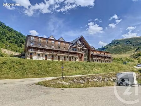 studio 1 pièce 45 m²