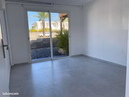 local et bureau sur boulevard de sainte-anne