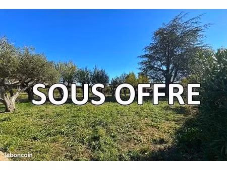 terrain 558 m² puget-ville