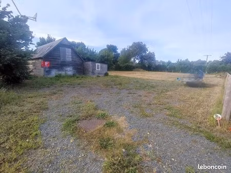 terrain contructible 1500m² avec batiment