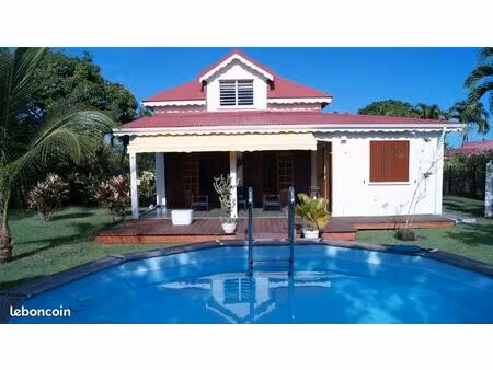 t3 entierement meuble + mezzanine- piscine - jardin - citerne tampon 1100 l- chauffe-eau s