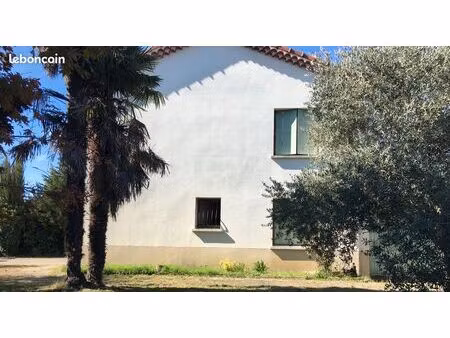 villa et dépendances