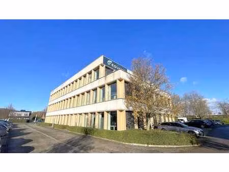 bureau entièrement équipé à louer le long de l'e313 à womme