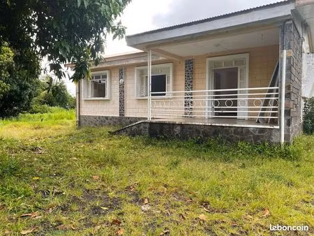 vente d'une maison 5 pièces (104 m²) à saint pierre