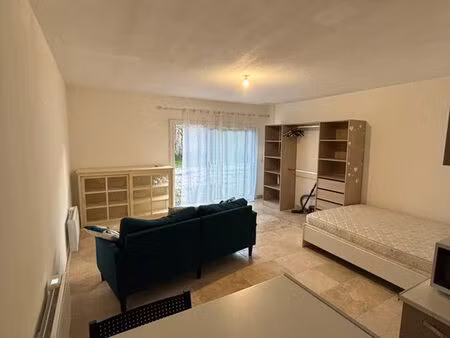 grand studio meublé