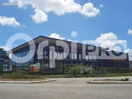 local commercial 680 m²