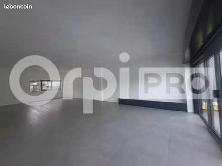 local commercial 80 m²