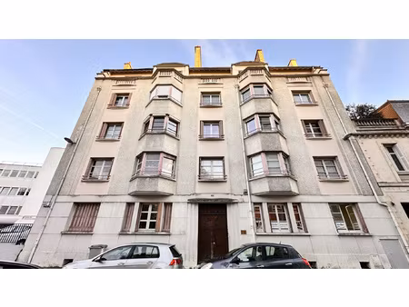 à louer local professionnel 67 m2 dijon centre (rue samb