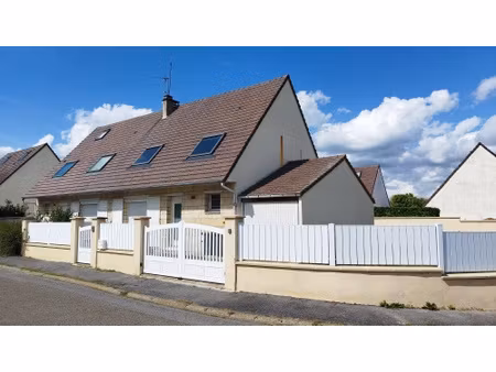 maison familiale d'environ 94 m2 avec jardin et garage