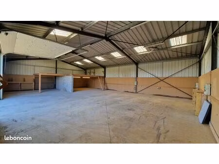 entrepôts 230 + 150 m2 en zone artisanale