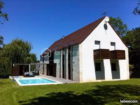 maison 7 pièces 317 m²