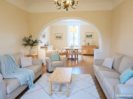 maison 9 pièces 260 m²