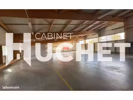 local 764 m²