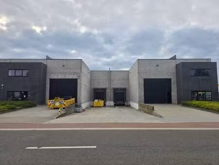 entrepôt à louer près de l’e19