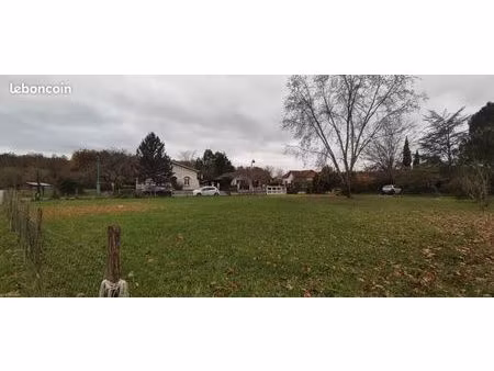 terrain constructible de 815m² proche gare