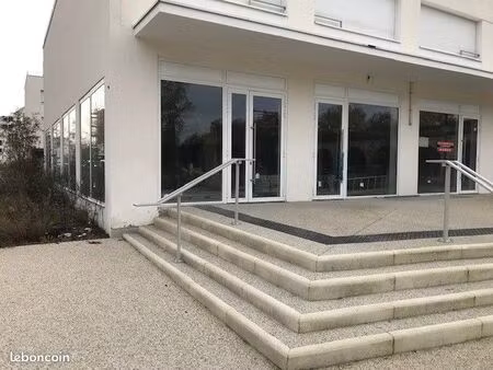 lormont- local commercial neuf a louer