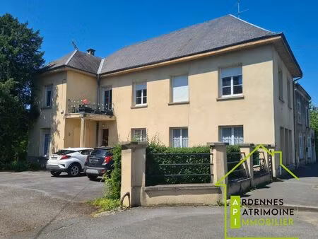 immeuble 226 m² carignan