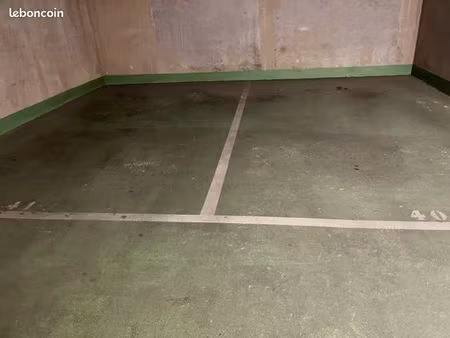 1 place de parking large en sous-sol (possible 2)