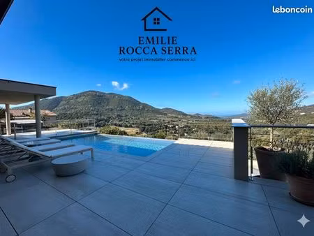 villa 4 pièces 150 m²