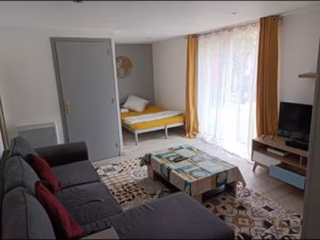 location studio meublé