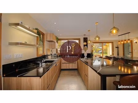 propriété 6 pièces 216 m²