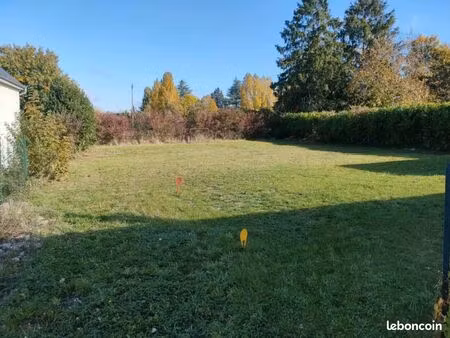 terrain constructible viabilisé 560m²