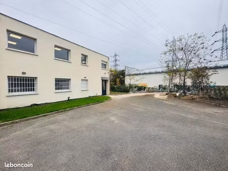 bureaux 256 m²