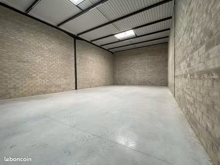 local d'activite 3696 m² stains
