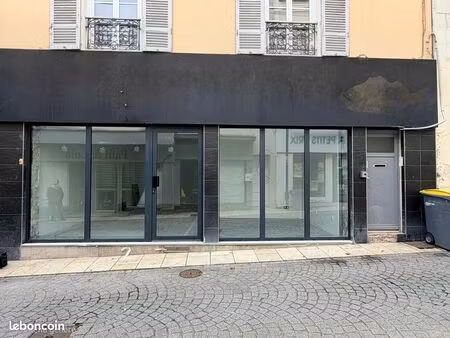 local commercial 38 m² étampes